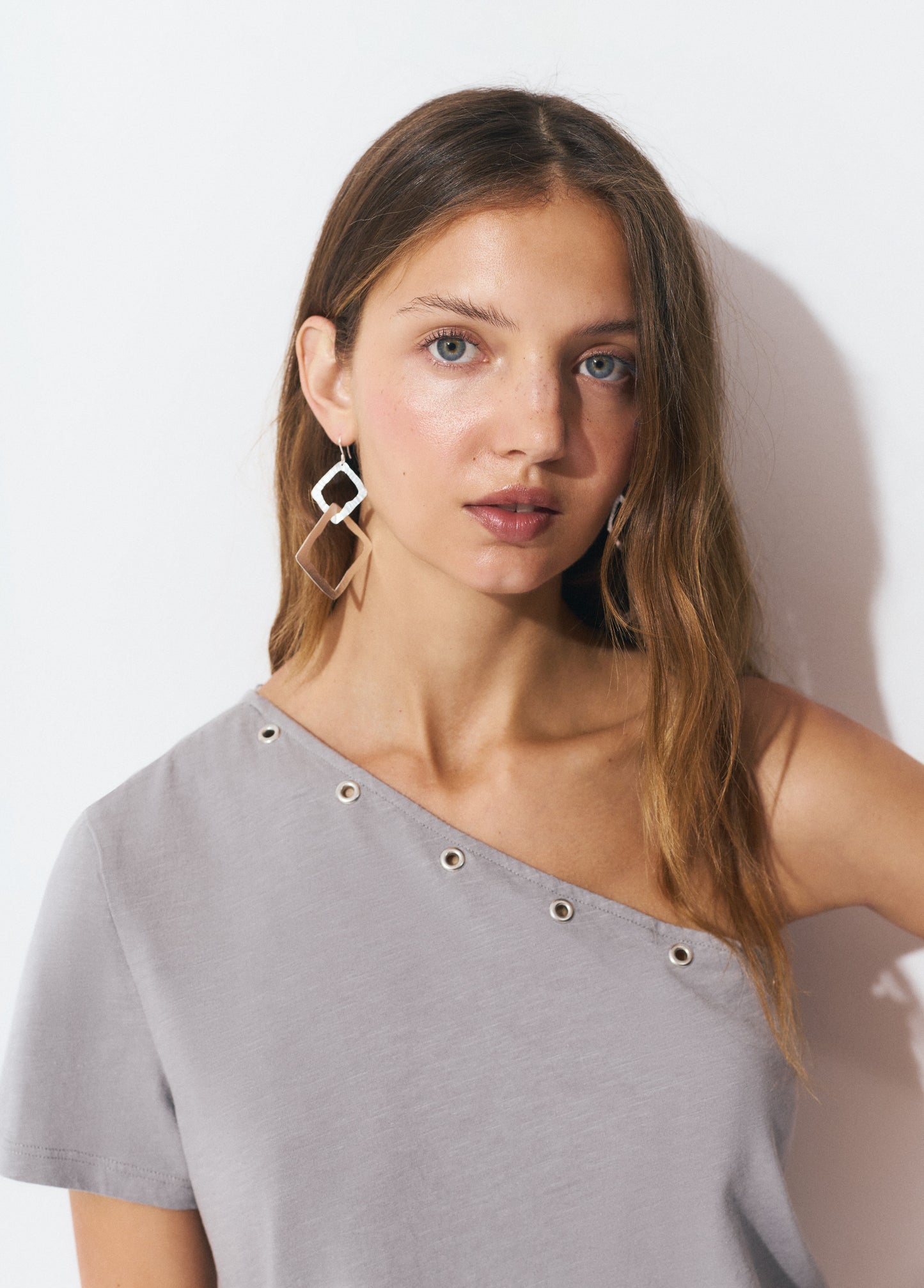 Camiseta asimétrica eyelets