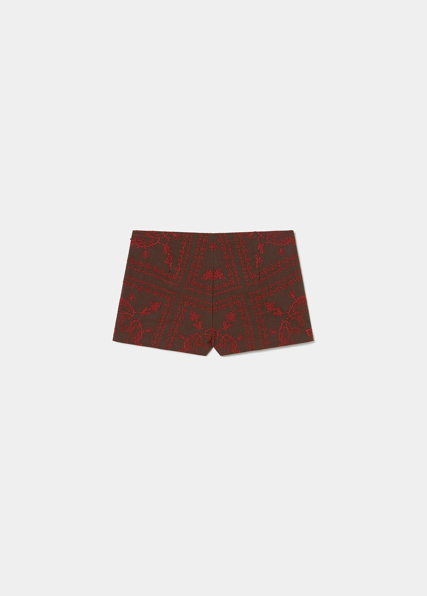 Short bordado contraste
