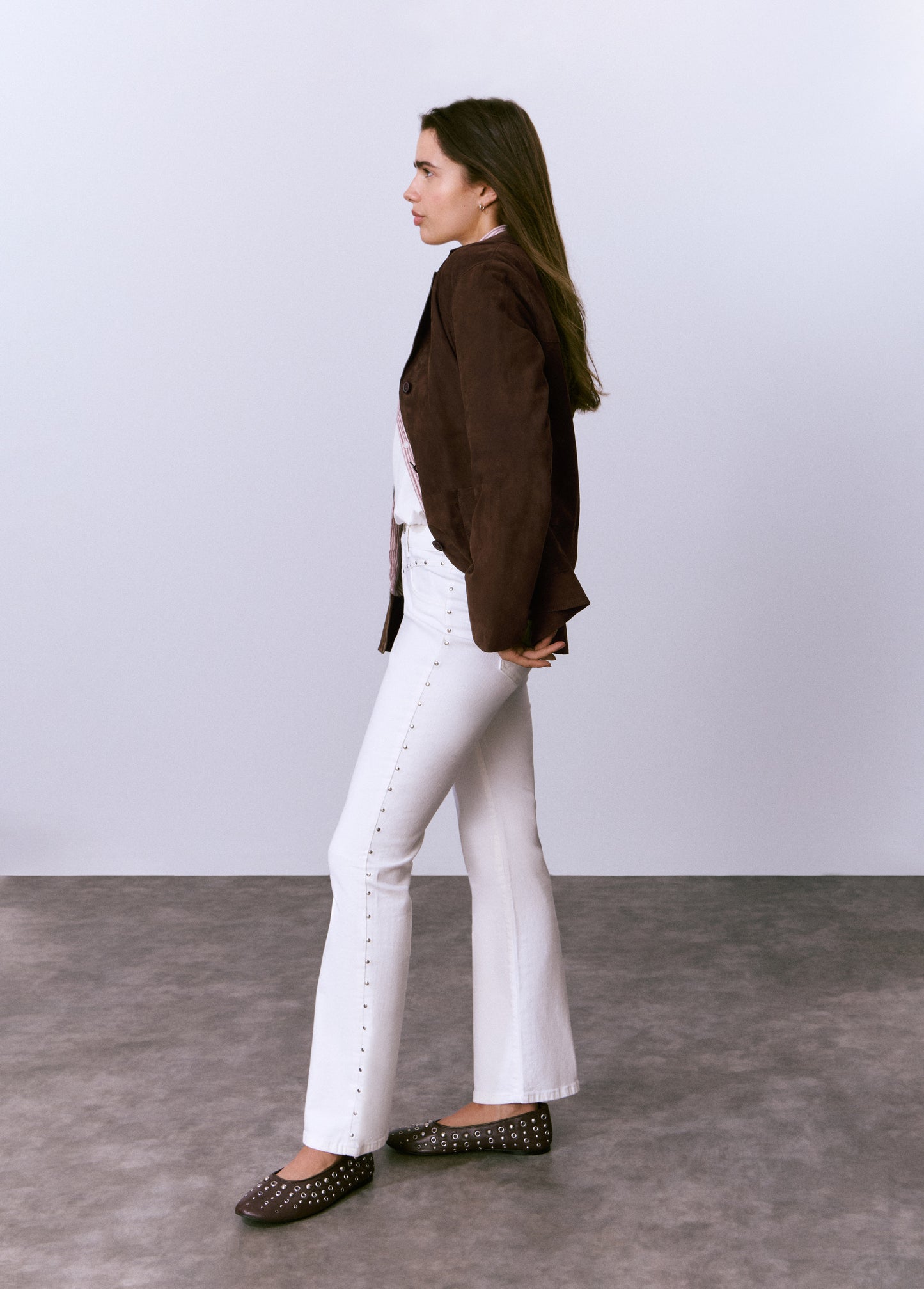 Jeans flare cropped tachas
