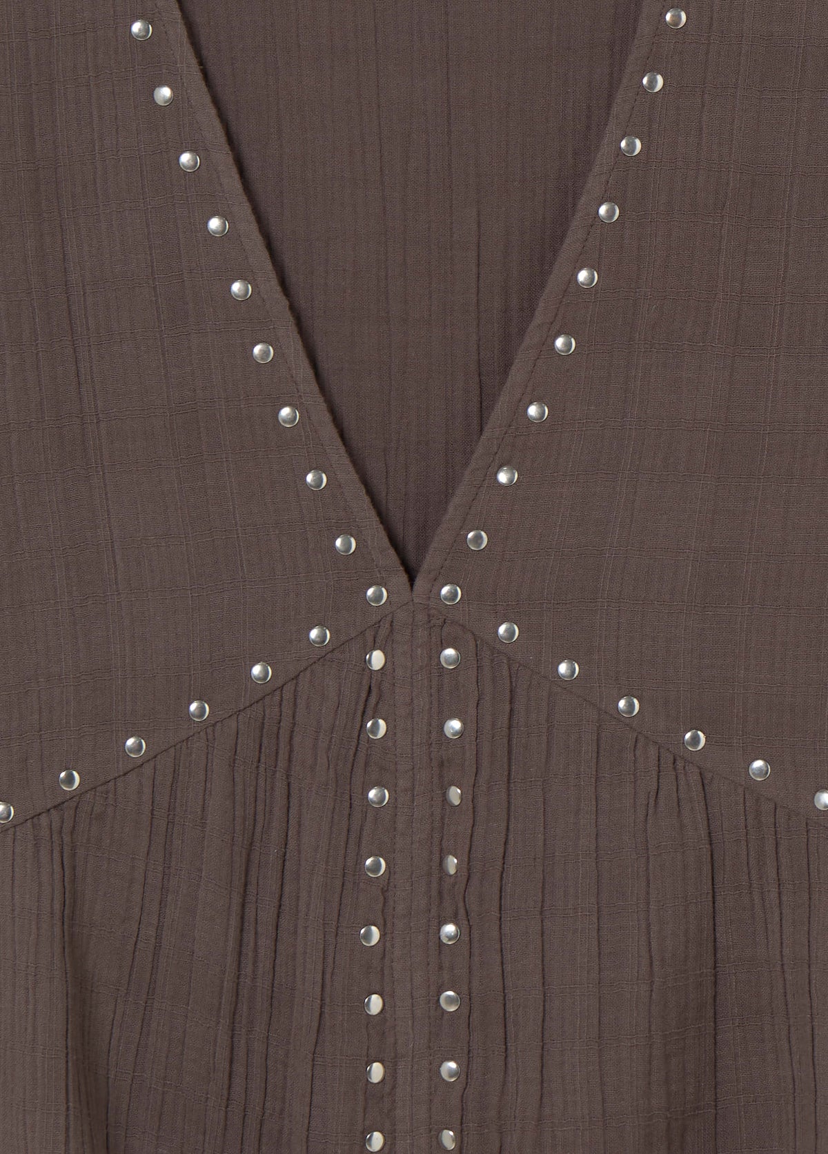 Blusa pico tachas manga larga