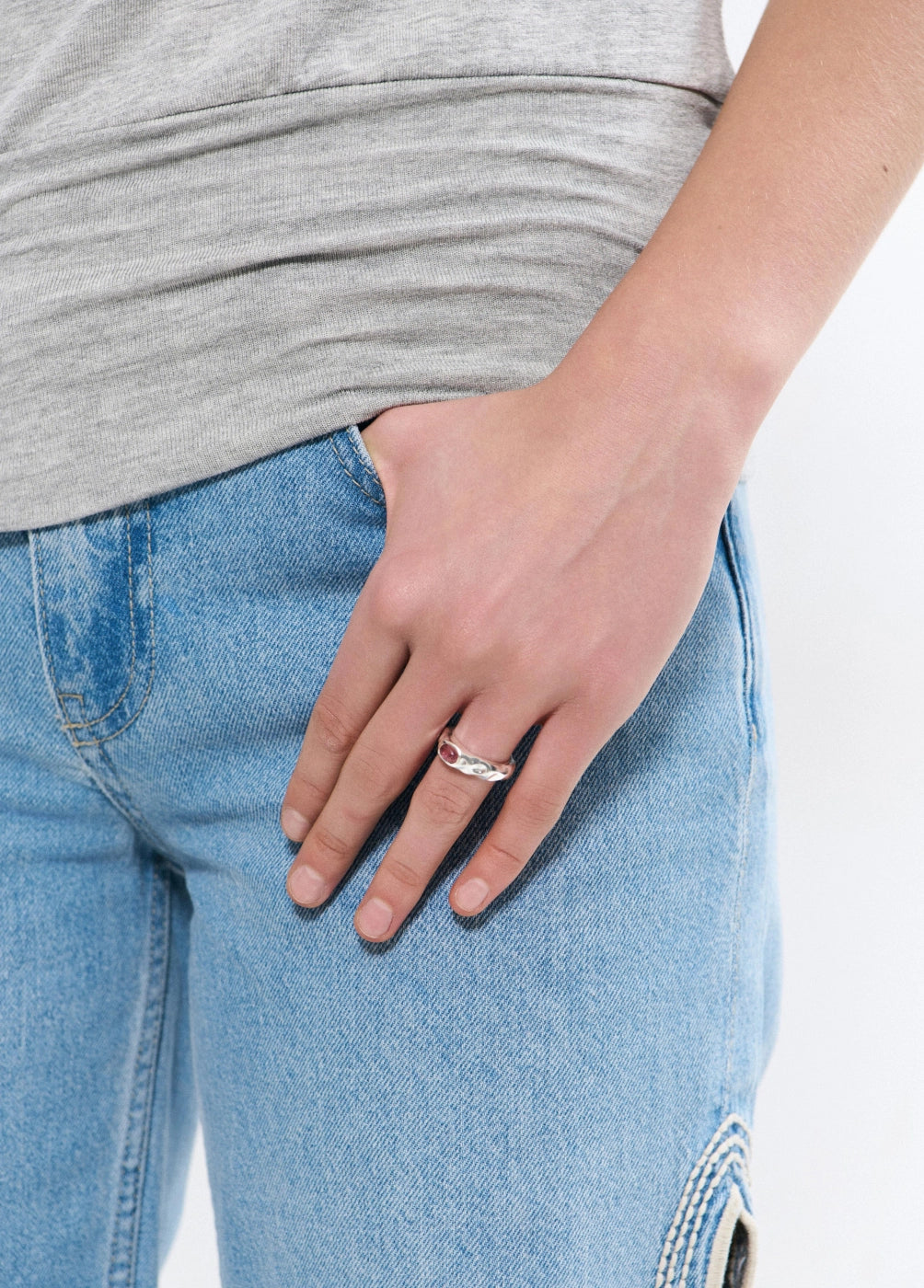 Anillo irregular piedra