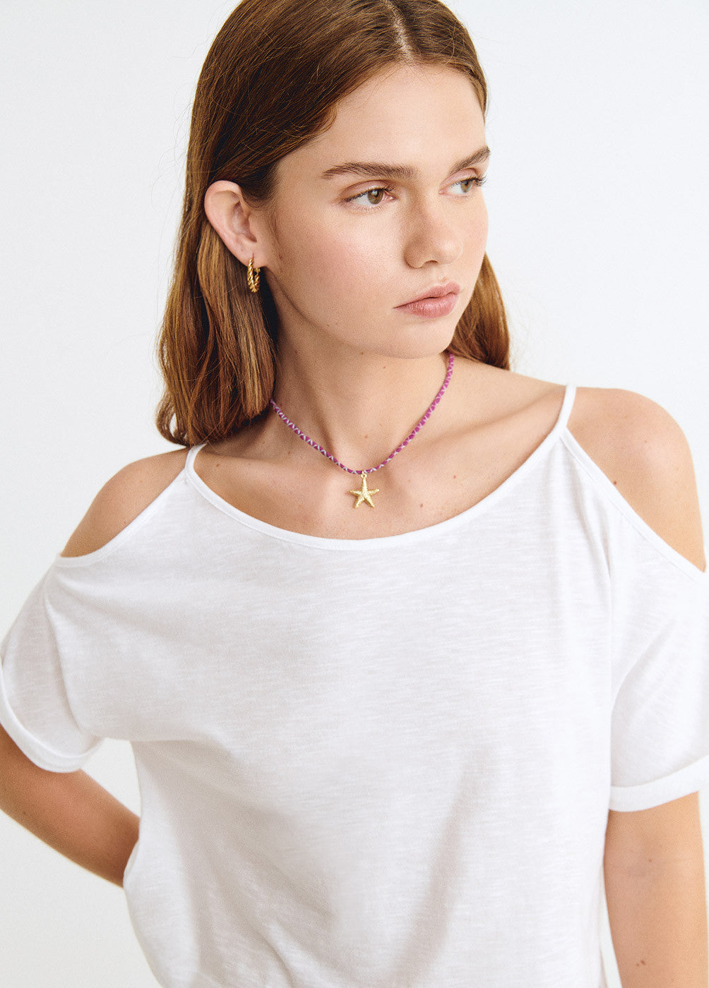 Camiseta cut-out hombro