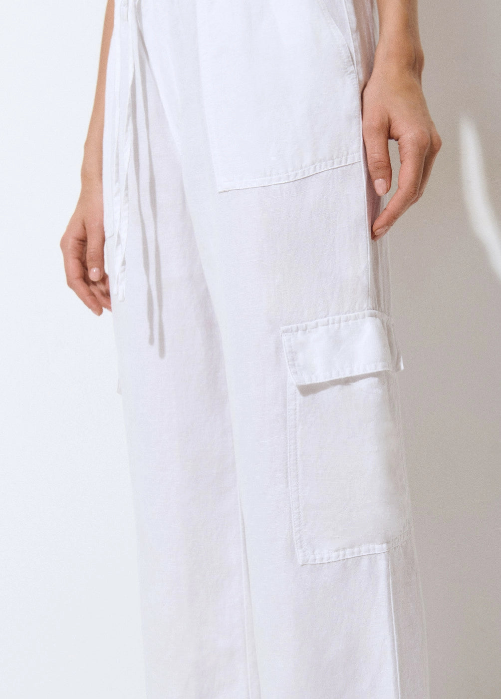 Pantalón bolsillos cargo lino