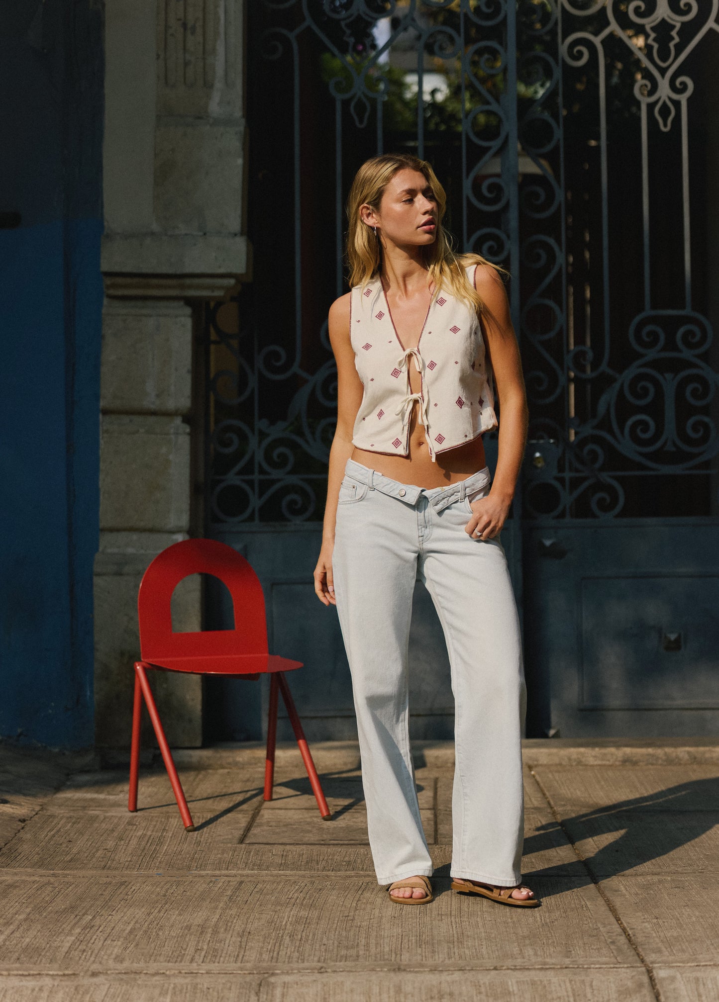 Chaleco bordado cenefa