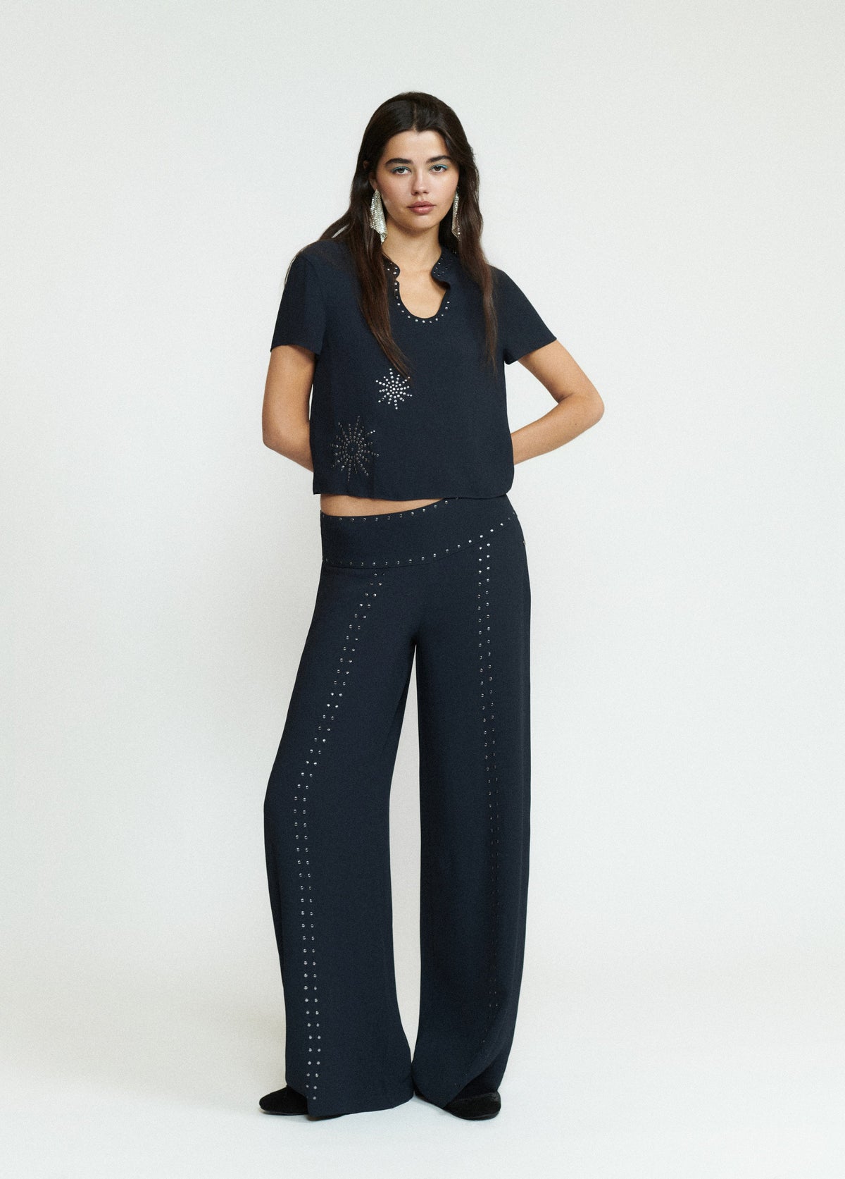 Pantalón largo tachas