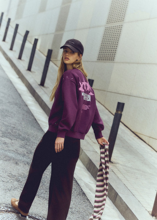 Sudadera print estrellas tachas