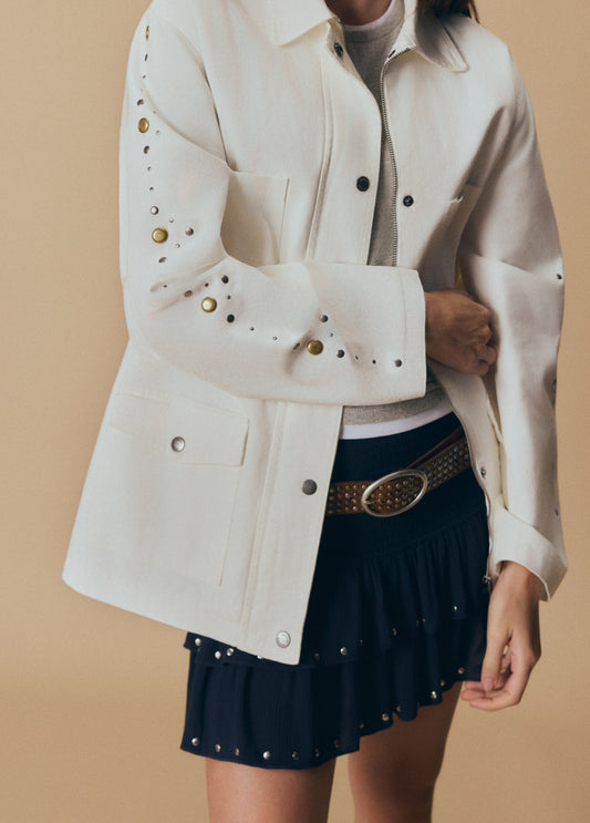 Parka blanca detalle tachas en manga