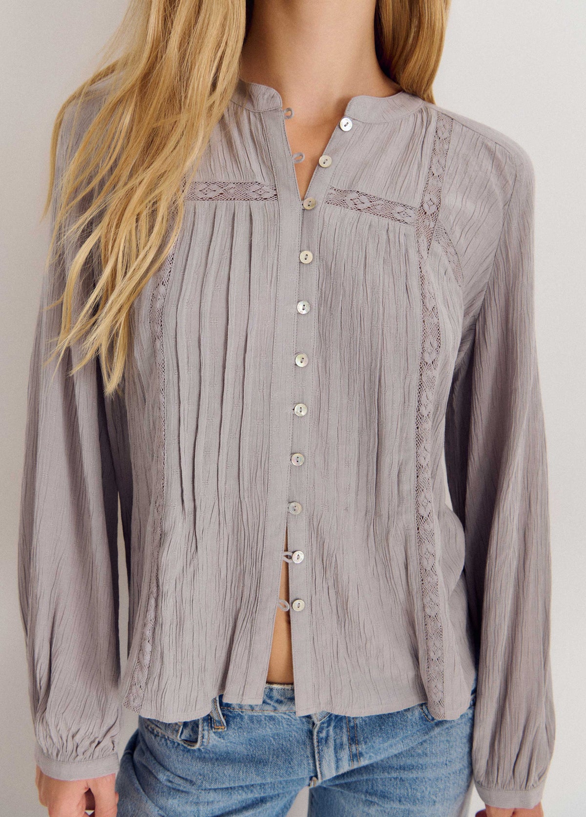 Blusa jaretas encaje manga larga