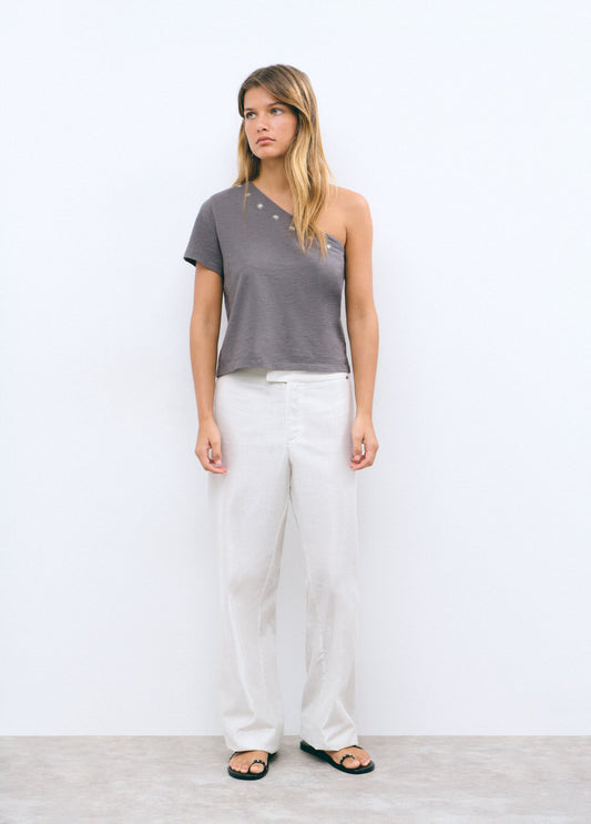 Camiseta asimétrica bordada