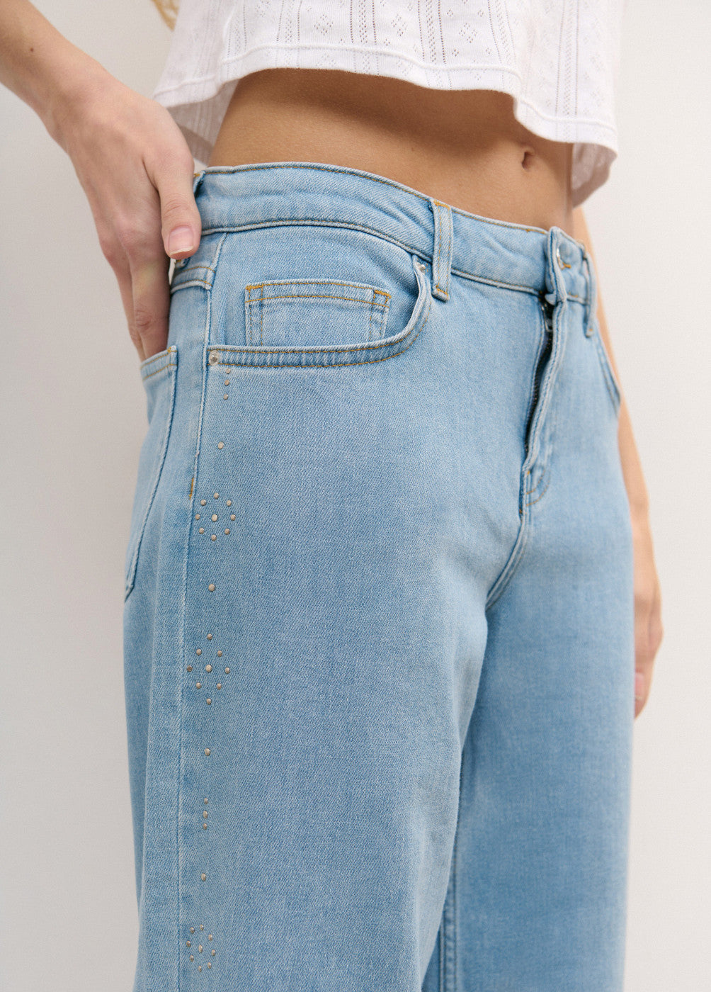 Jeans tachas rectos