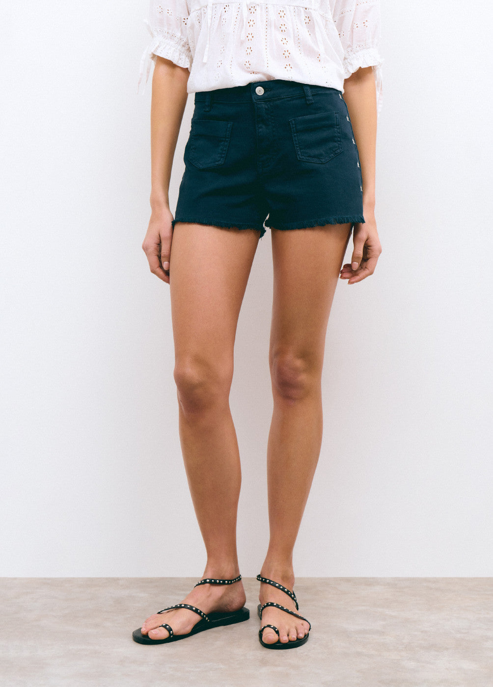 Short estrellas bordadas