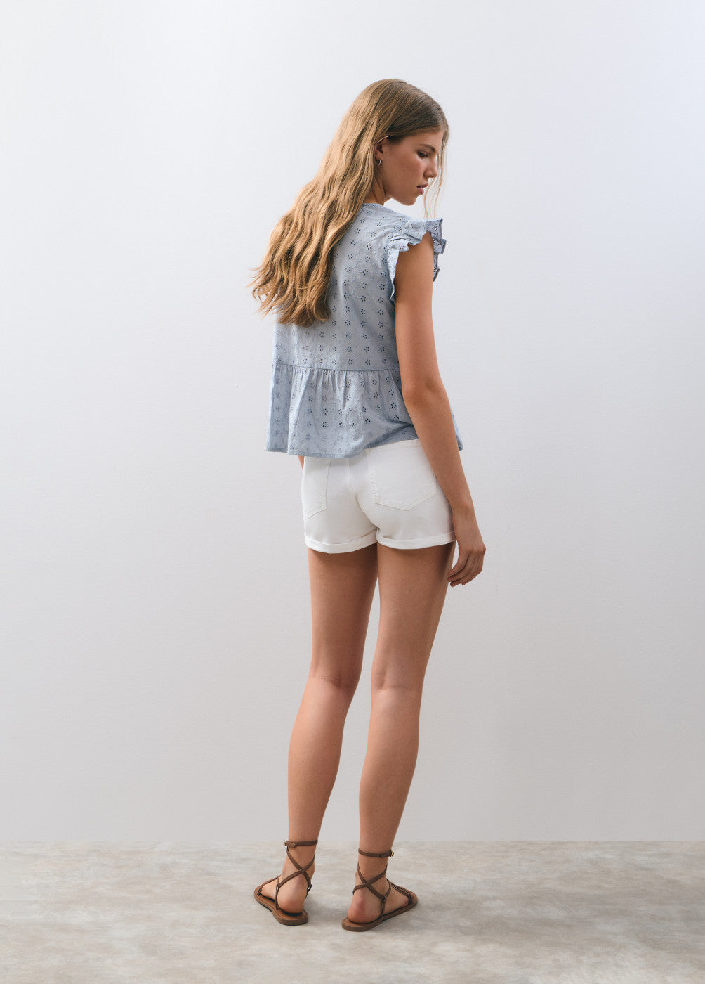 Blusa sin mangas con lazos