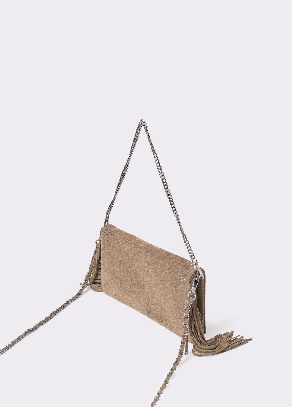 Bolso piel solapa tachitas flecos