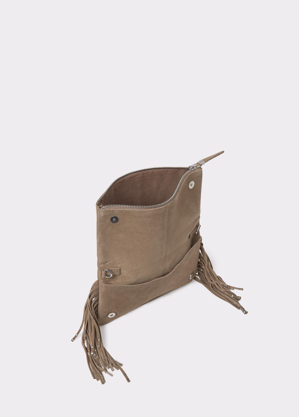 Bolso piel solapa tachitas flecos