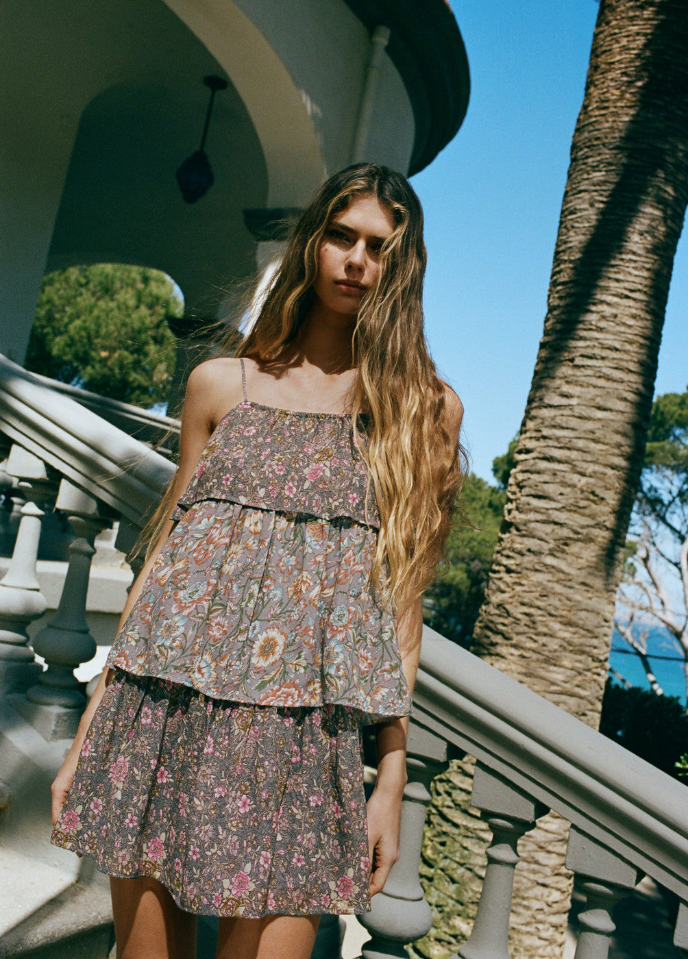 Vestido capas flores