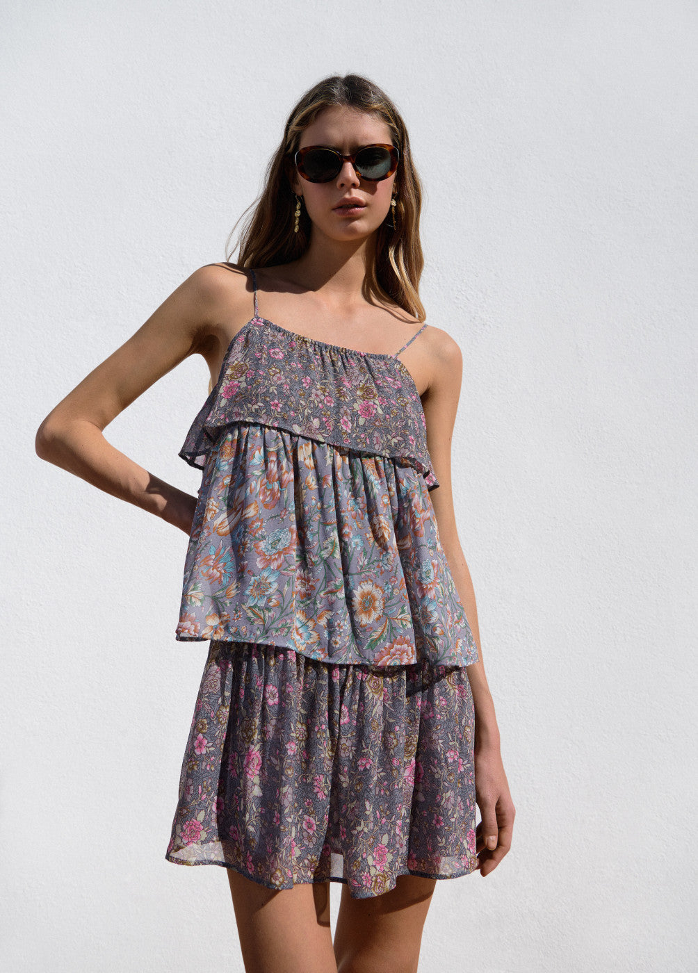 Vestido capas flores