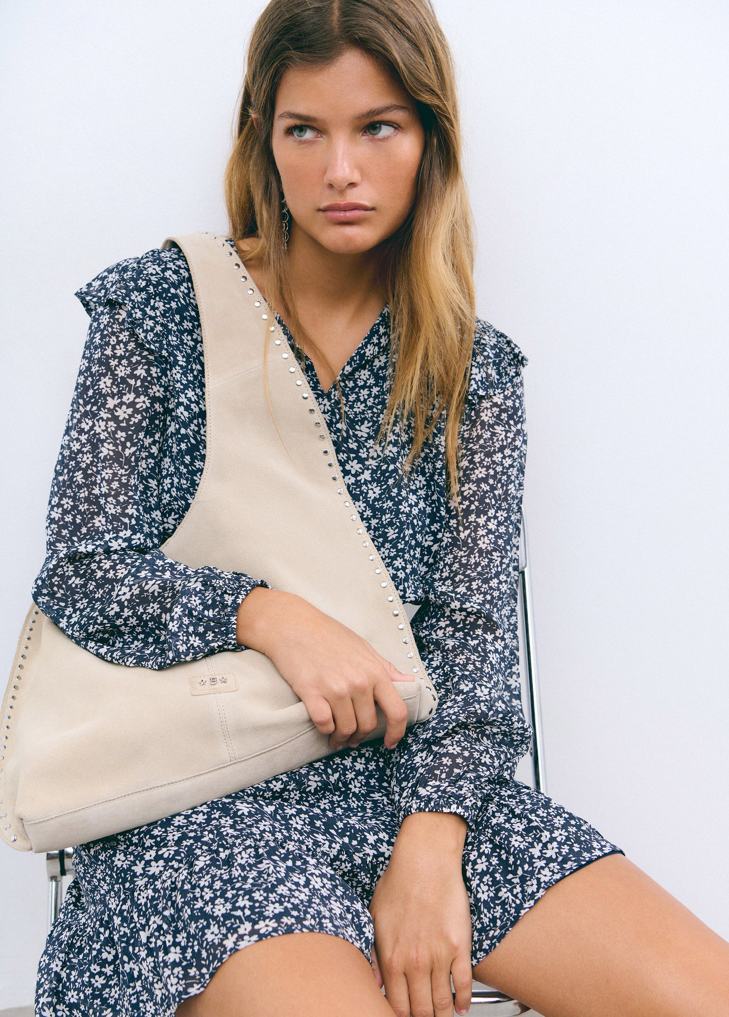 Bolso piel hombro tachas