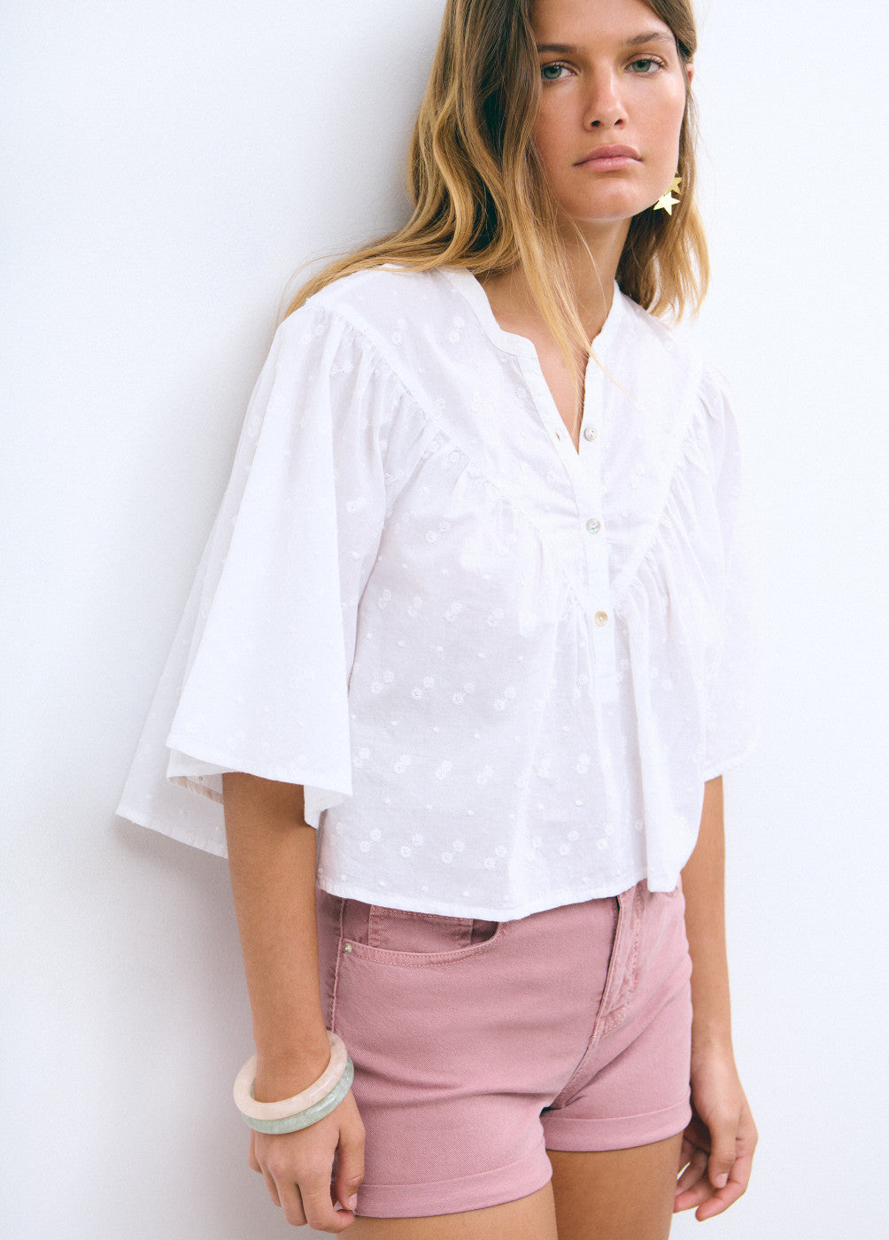 Blusa capa bordados