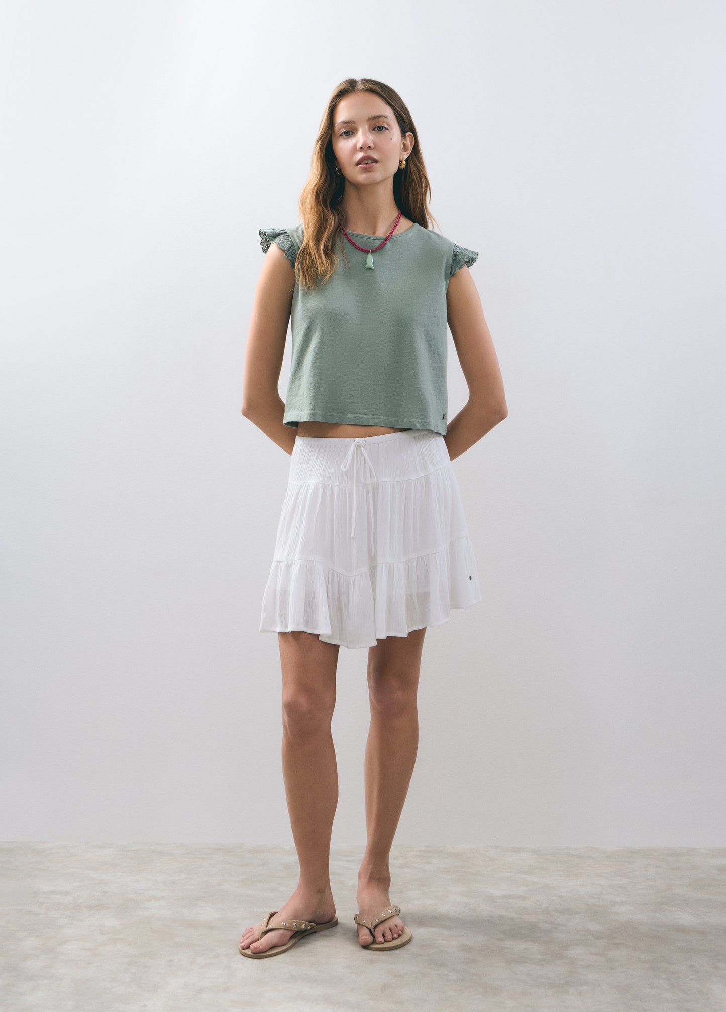 Camiseta volante bordado suizo
