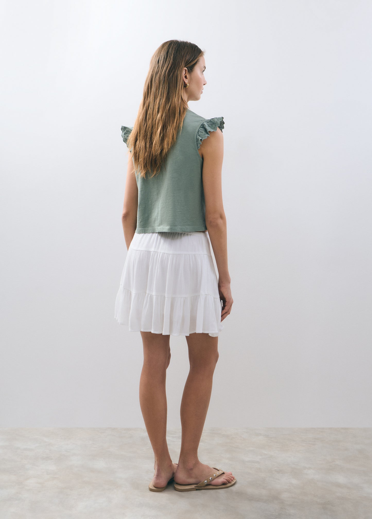 Camiseta volante bordado suizo