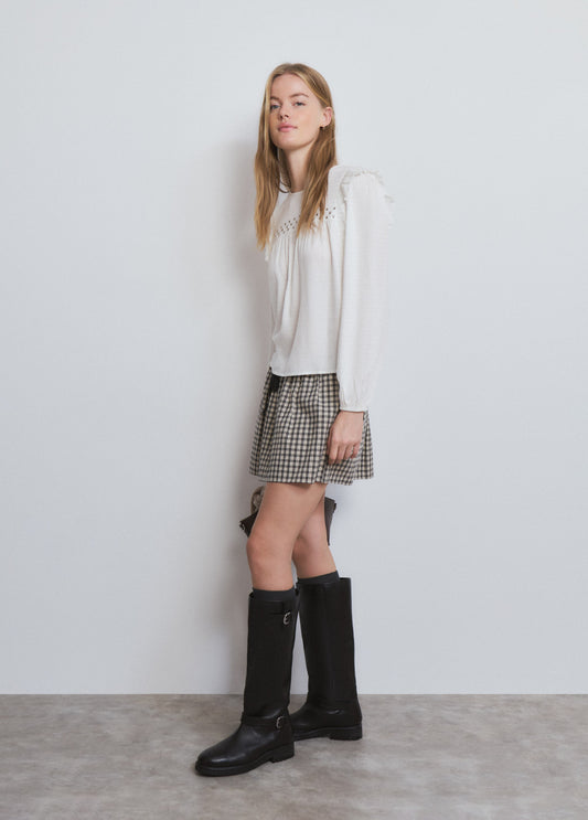 Blusa volantes tachas