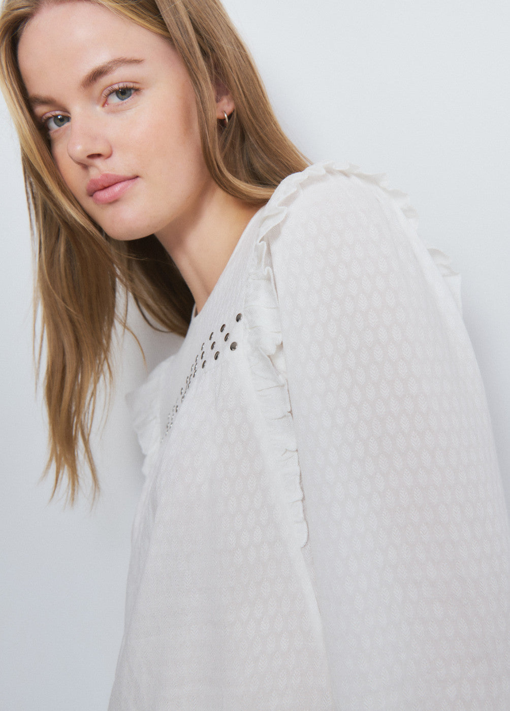 Blusa volantes tachas