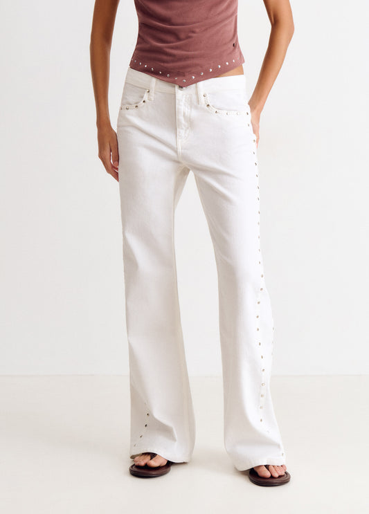 Pantalón pieza lateral tachuelas