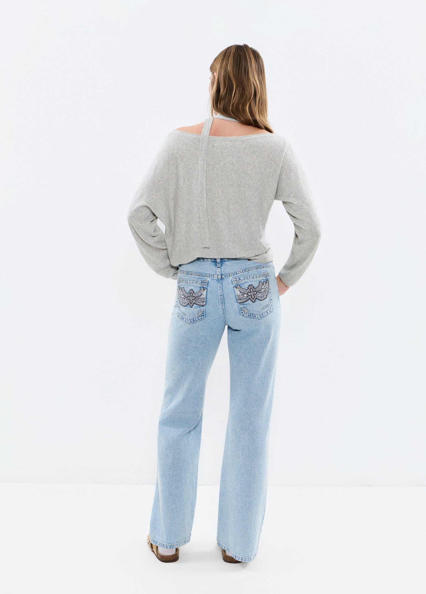 Jeans straight bordado bolsillos
