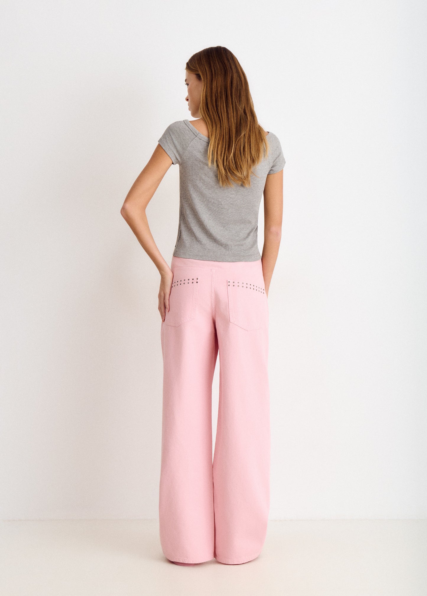Pantalón pieza cintura con tachas