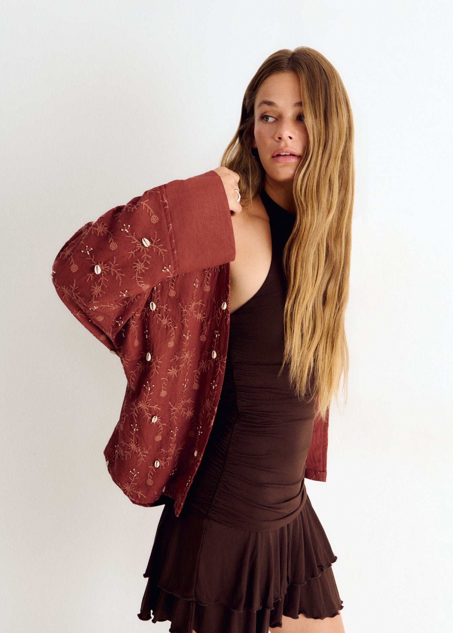 Chaqueta kaftan bordados pedrería