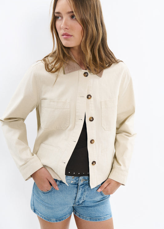 Chaqueta corta bolsillos frontales