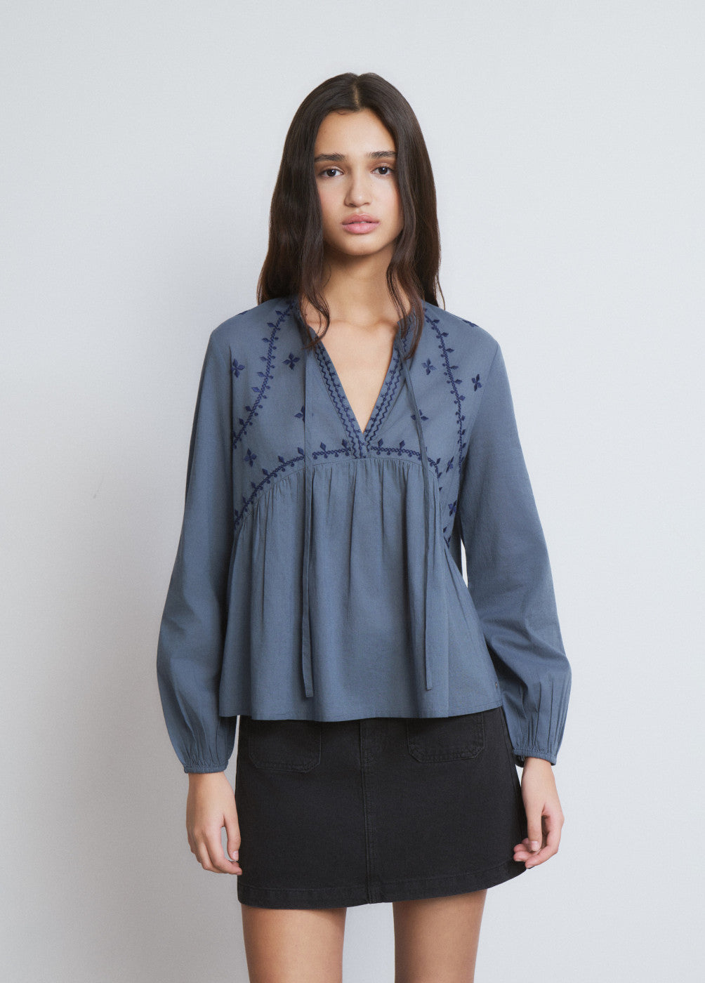 Blusa ml detalle bordados