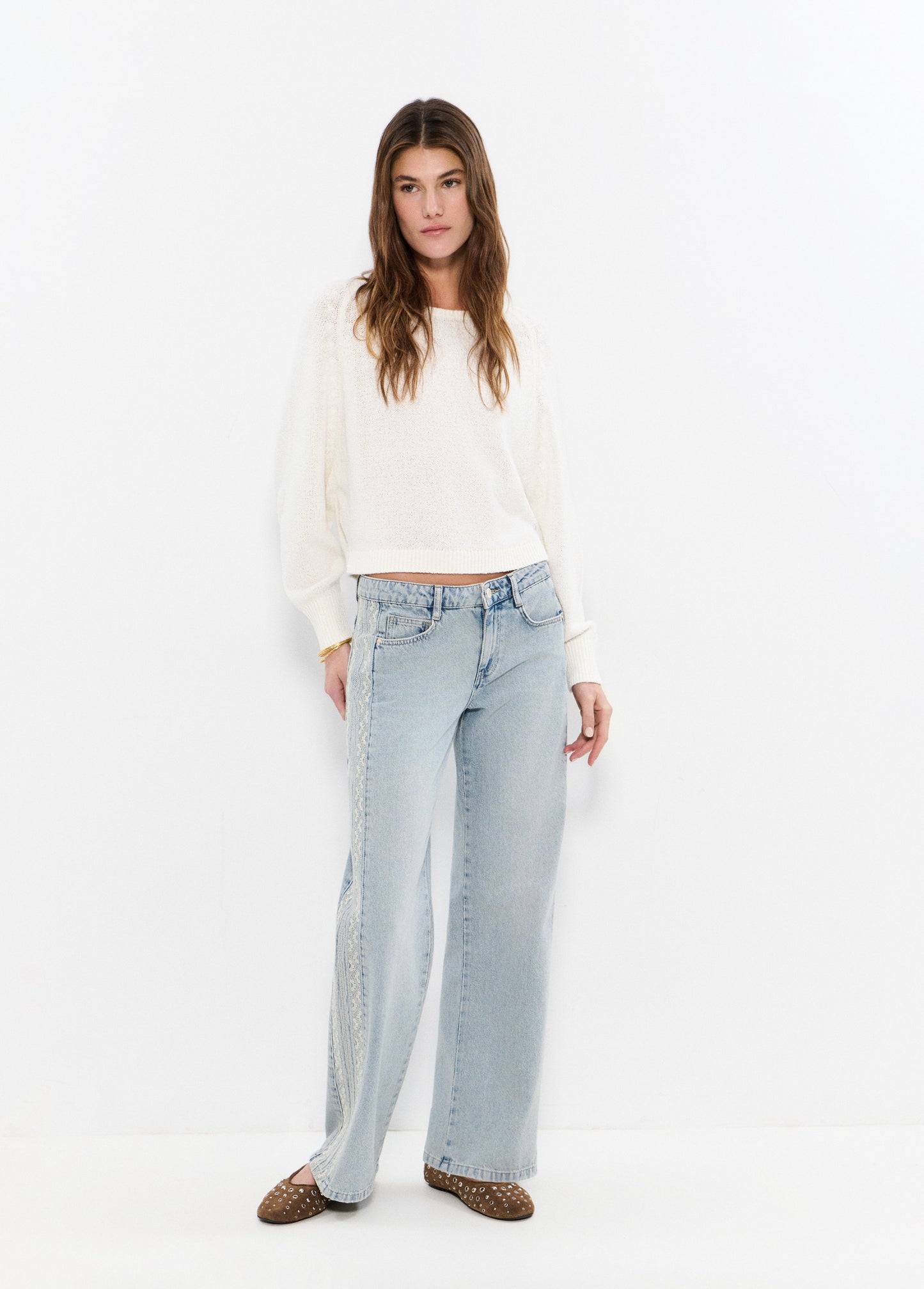 Jeans pieza lateral punto cruz
