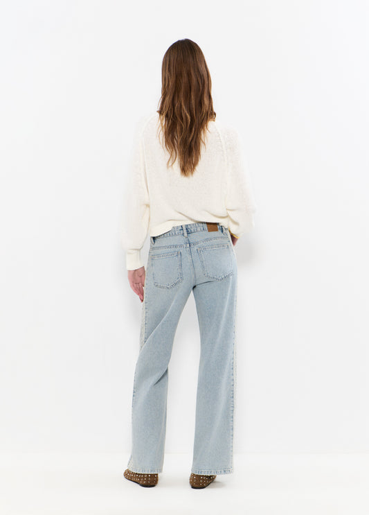 Jeans pieza lateral punto cruz