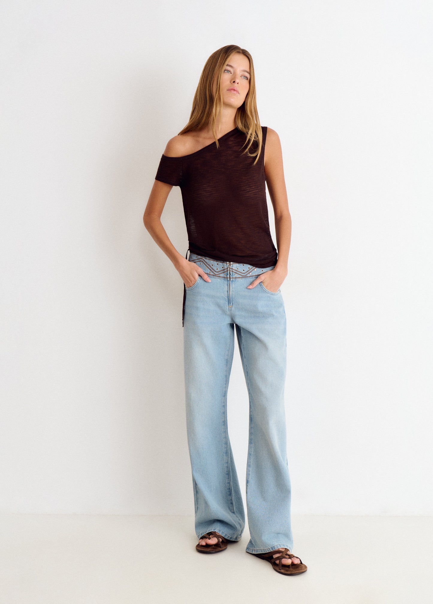 Pantalón cintura ancha bordada