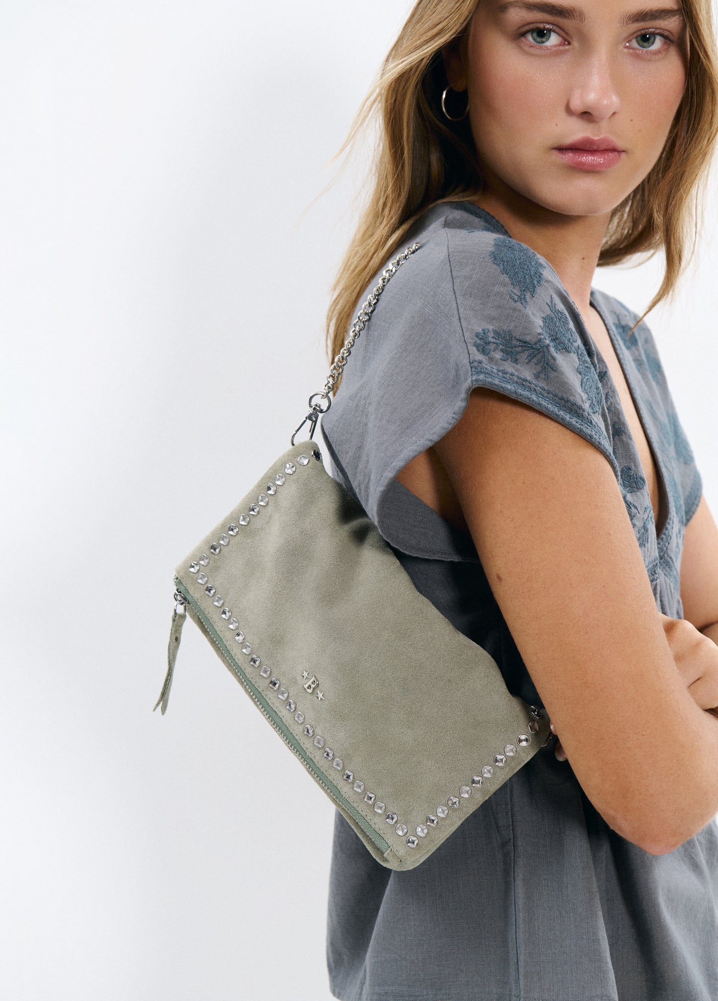 Bolso solapa chapas irregulares