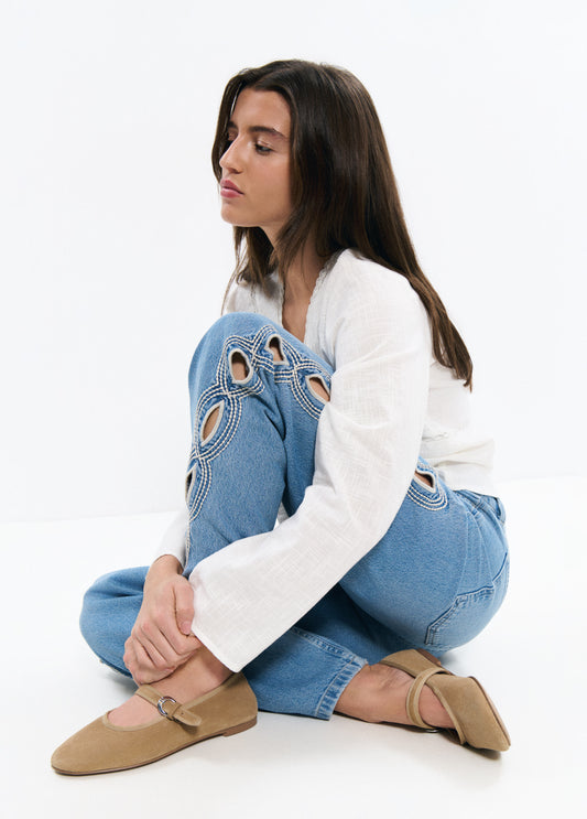 Bailarina tira serraje