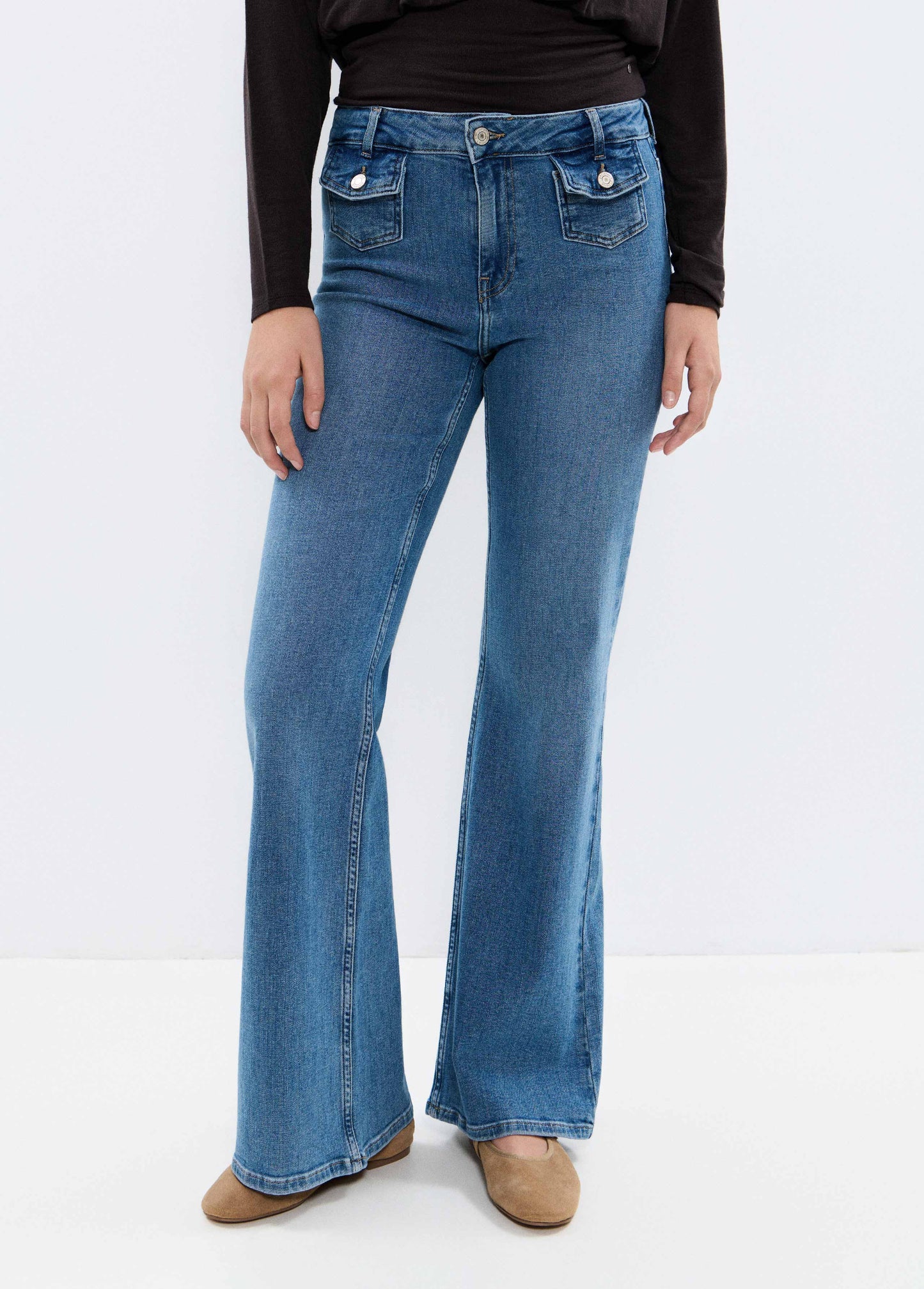 Jeans campana bolsillos frontales azul medio