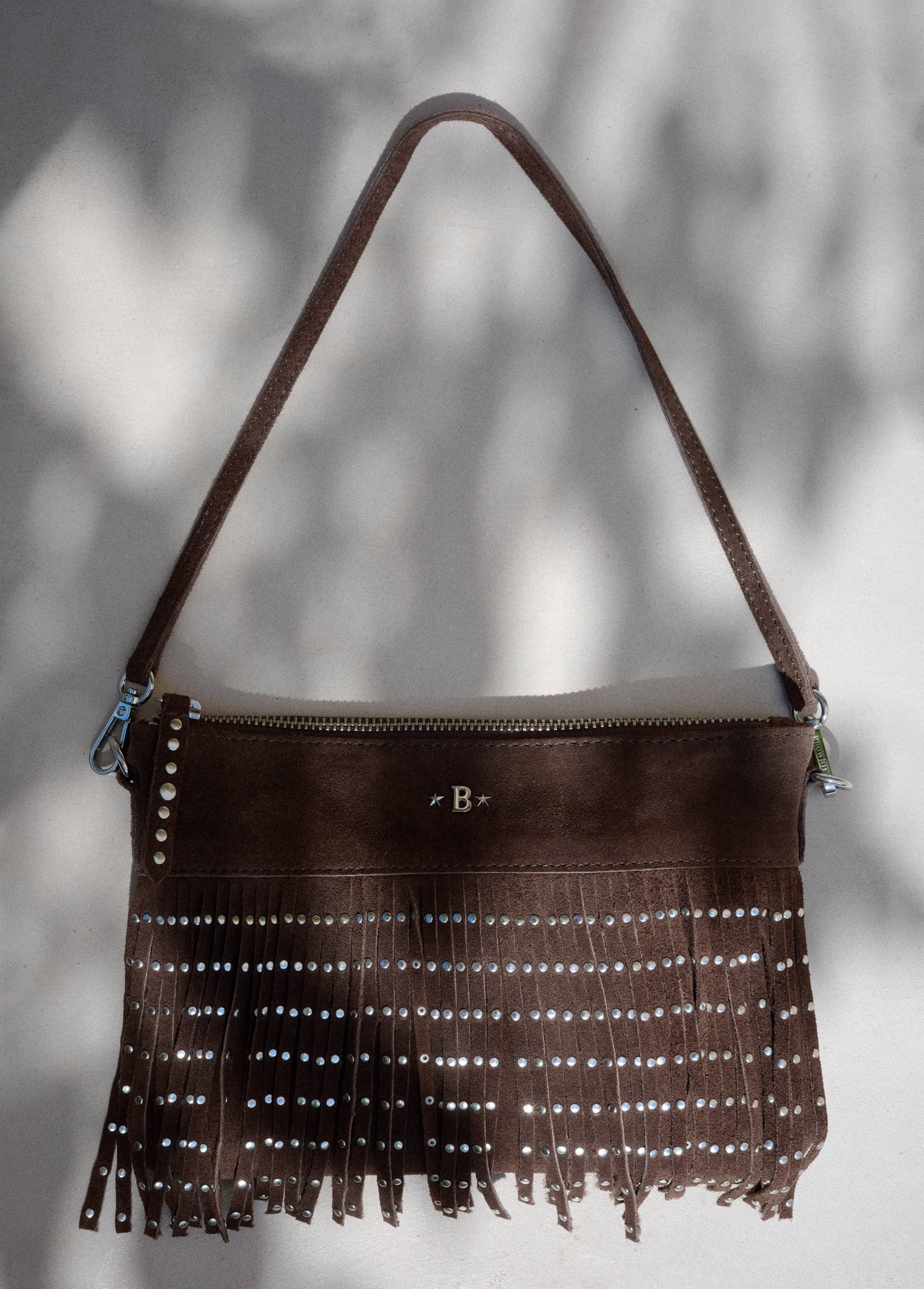 Bolso flecos tachuelas
