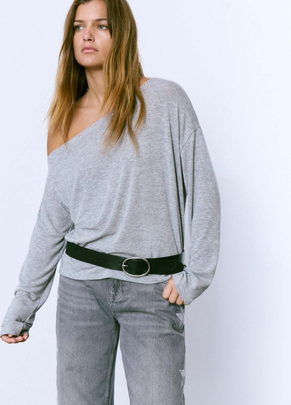 Camiseta asimétrica tachas