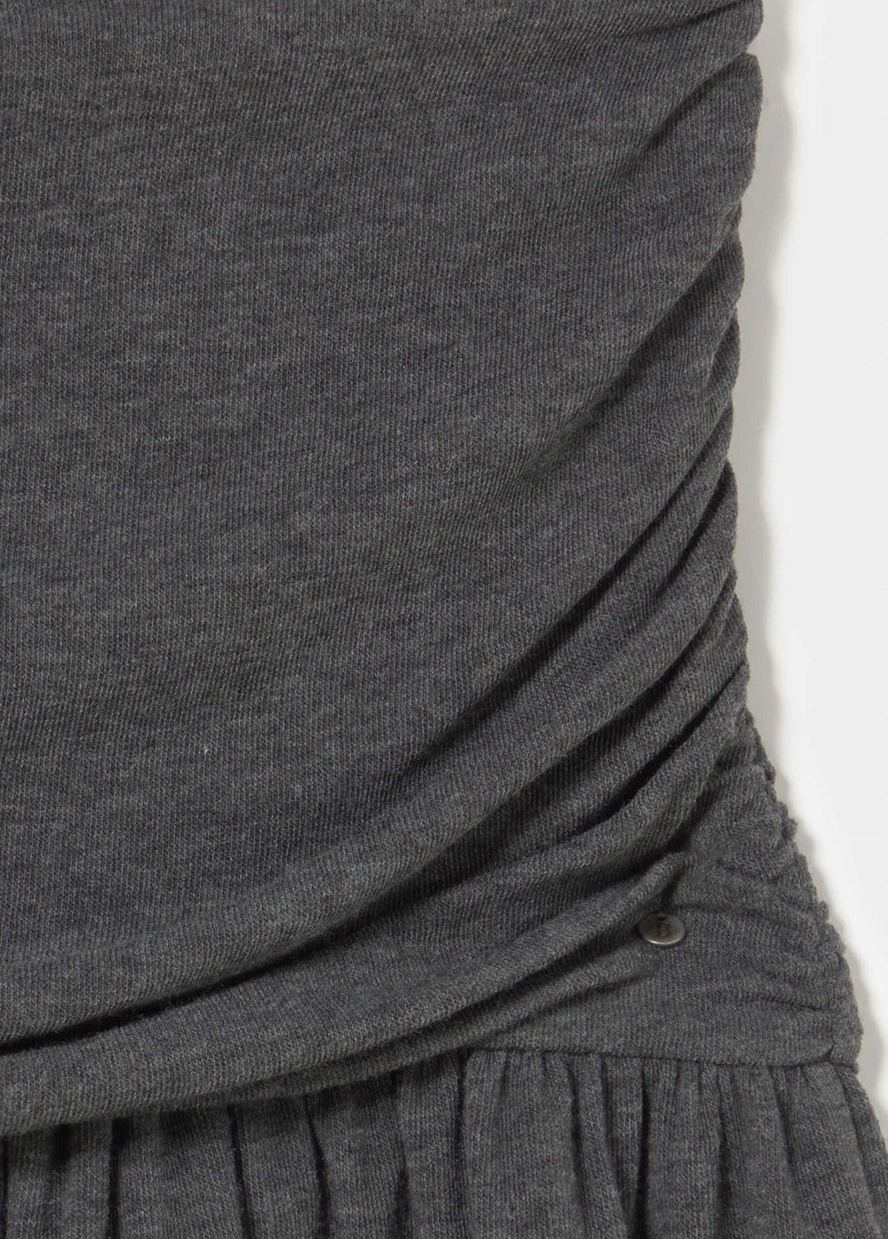 Falda corta pliegues