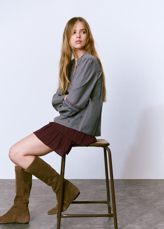 Blusa bordado contraste