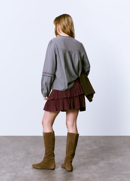 Blusa bordado contraste