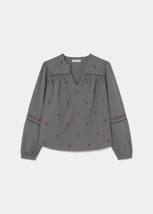Blusa bordado contraste