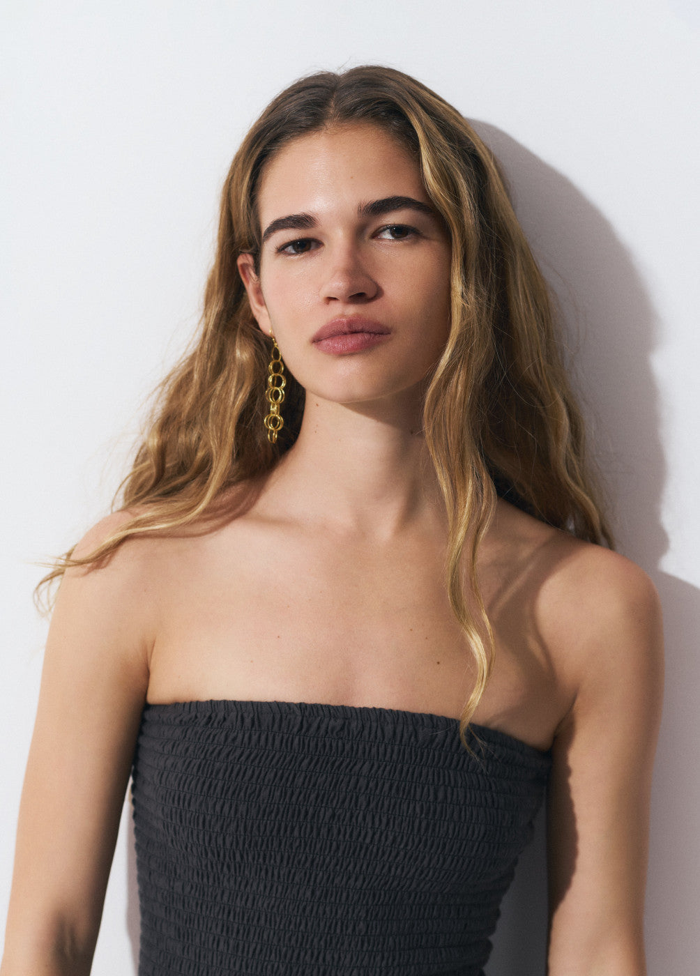Vestido bandeau smock y volantes