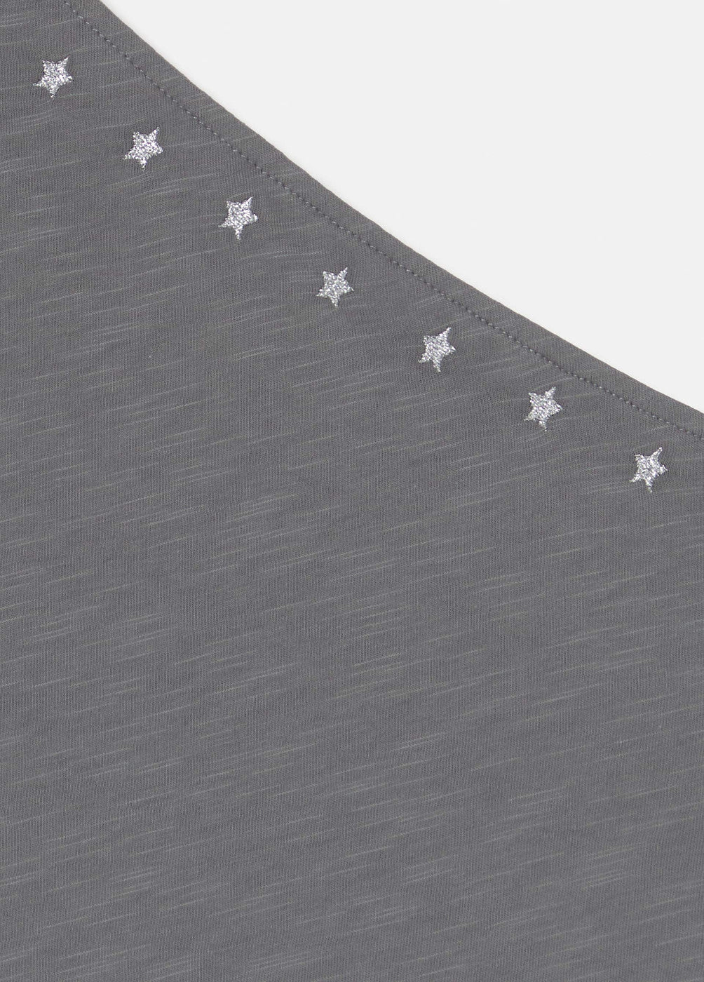 Camiseta asimétrica bordado estrella