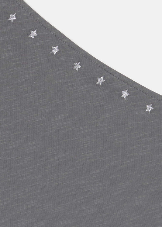 Camiseta asimétrica bordado estrella