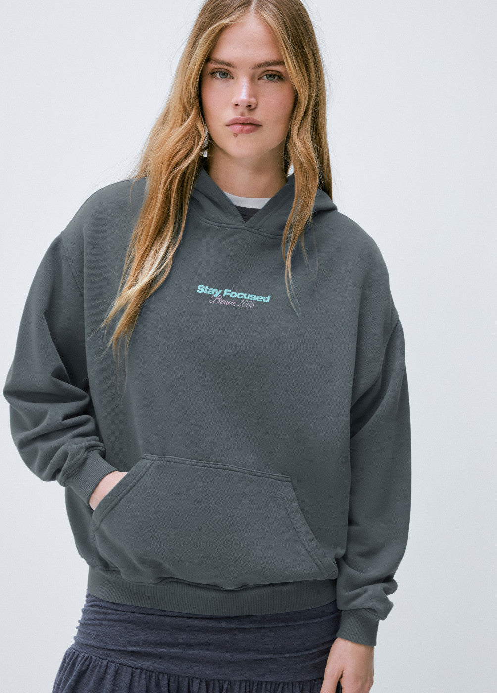 Sudadera capucha print espalda