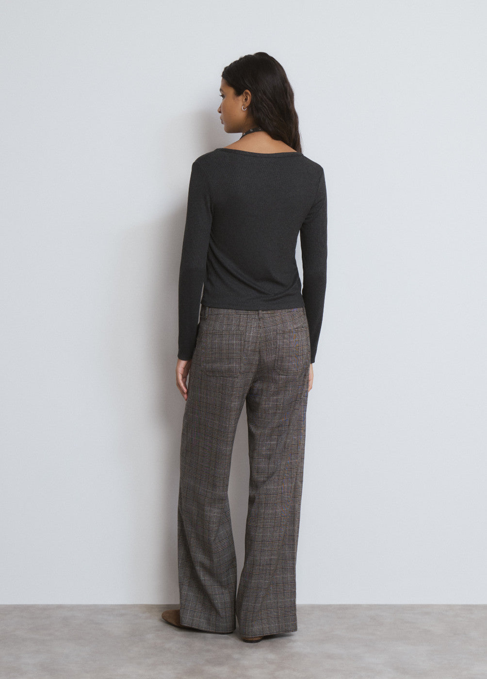 Camiseta doble tachas cuello