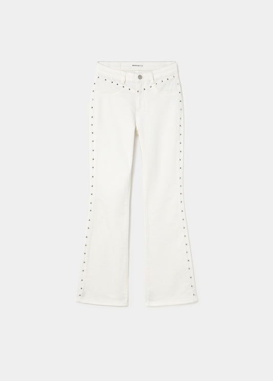 Jeans flare cropped tachas